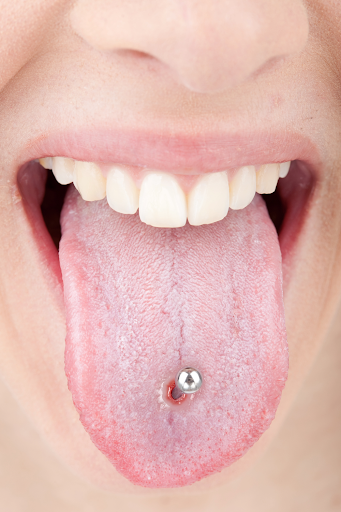 Tongue Piercing Aftercare: Week-by-Week Guide and Daily Routine Checklist